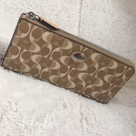 Coach Original Canvas Wallet - NWOT - Picture 1 of 4